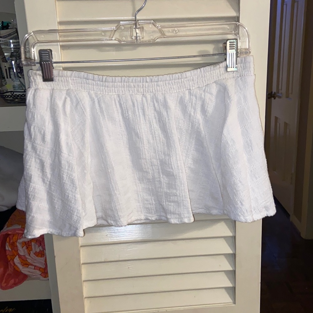 White strapless crop top